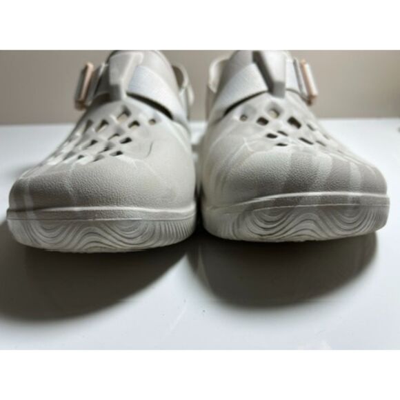 Chaco Chillos clogs. Size 8(W). - Picture 2 of 8